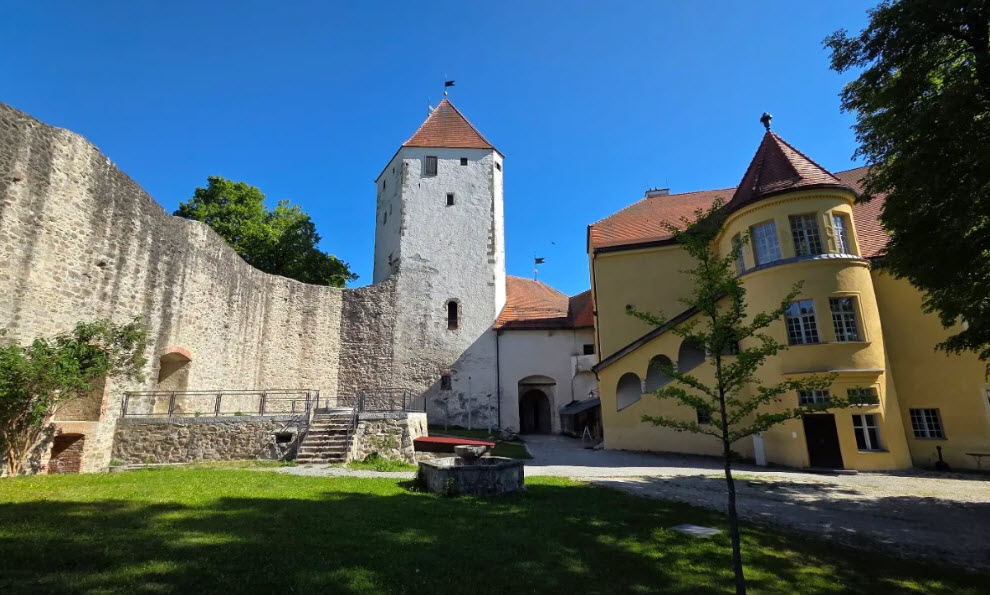 Schloss Neuburg am Inn, Vorburg, Germany